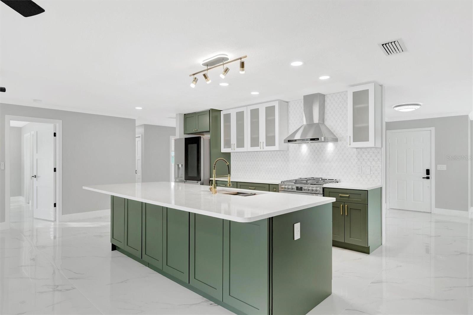 SHORE ACRES PT REP OF 2ND REP OF VENICE SE - Residential Lease