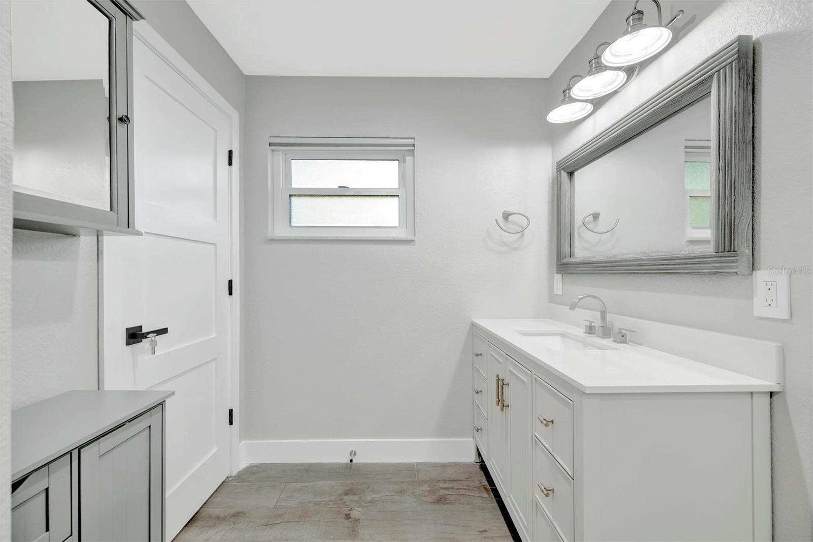 SHORE ACRES PT REP OF 2ND REP OF VENICE SE - Residential Lease