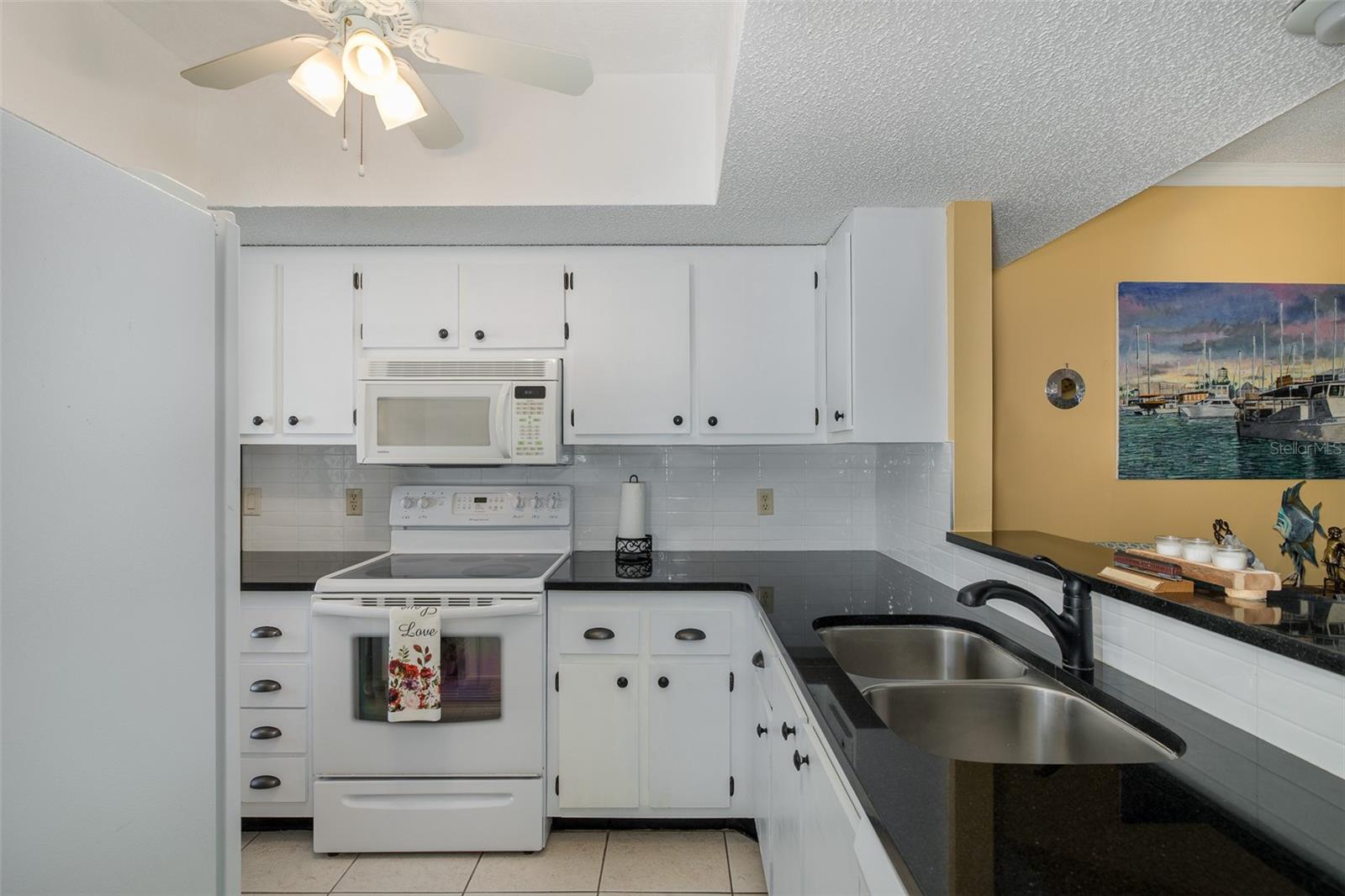 SAND PEBBLE POINTE CONDO 01 AMD 02 - Residential