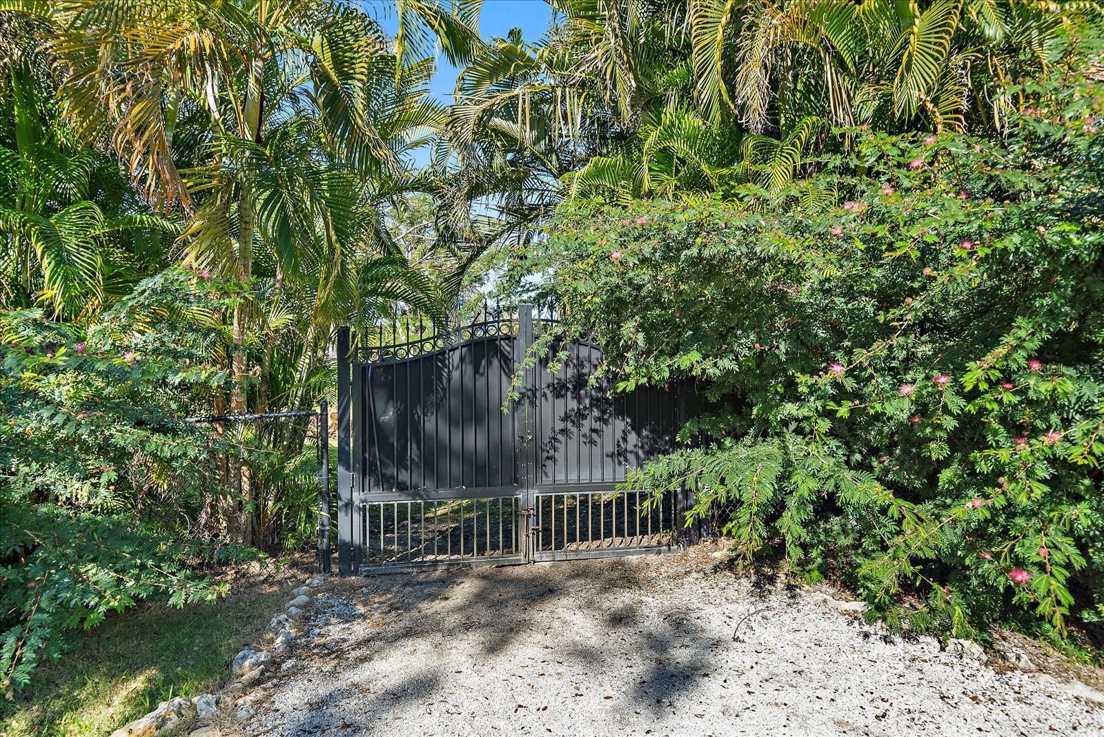 1643 S LAKESHORE DRIVE