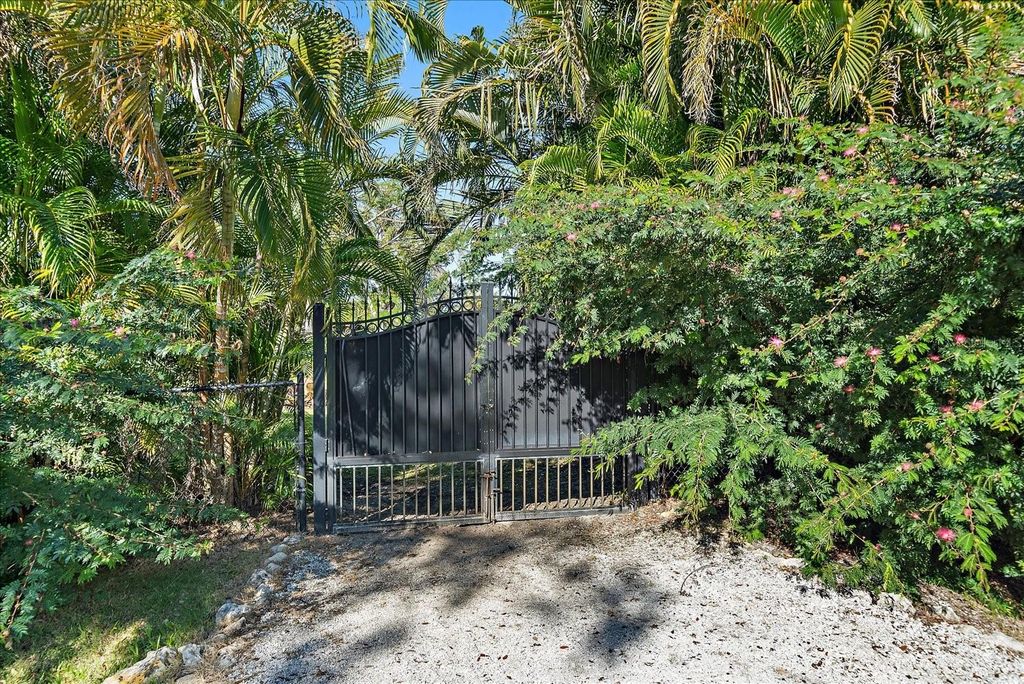 Photo of 1643 S Lakeshore Drive, Sarasota, FL 34231 (MLS # A4665522)