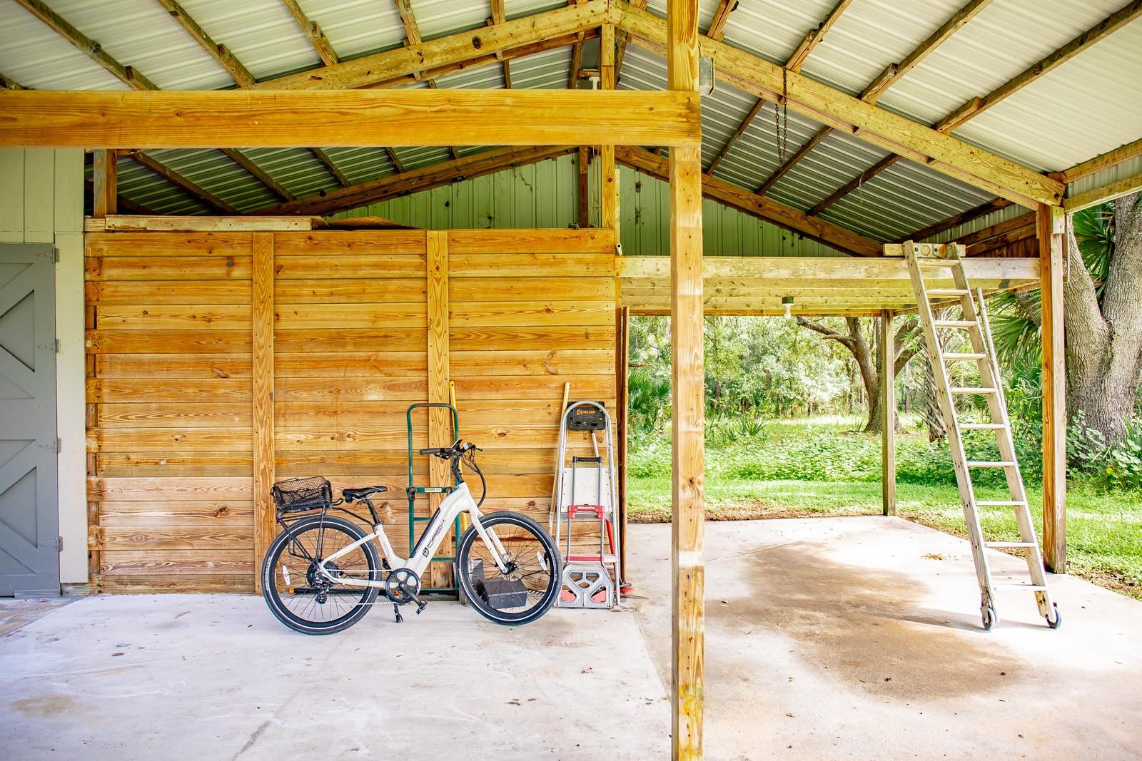 INDIAN HAMMOCK HUNT AND RIDING CLUB - Residential