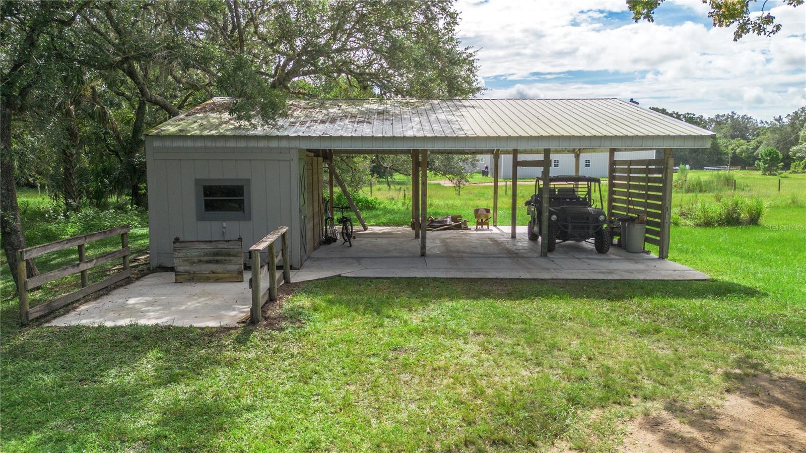 INDIAN HAMMOCK HUNT AND RIDING CLUB - Residential