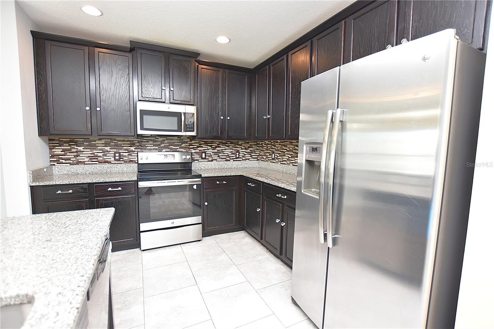 LAUREL ESTATES - Residential Lease