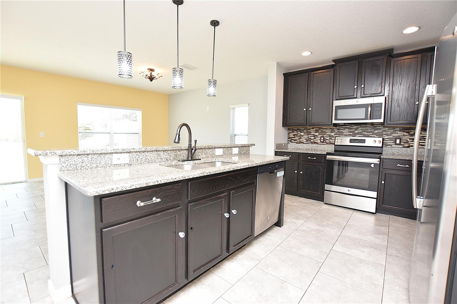 LAUREL ESTATES - Residential Lease