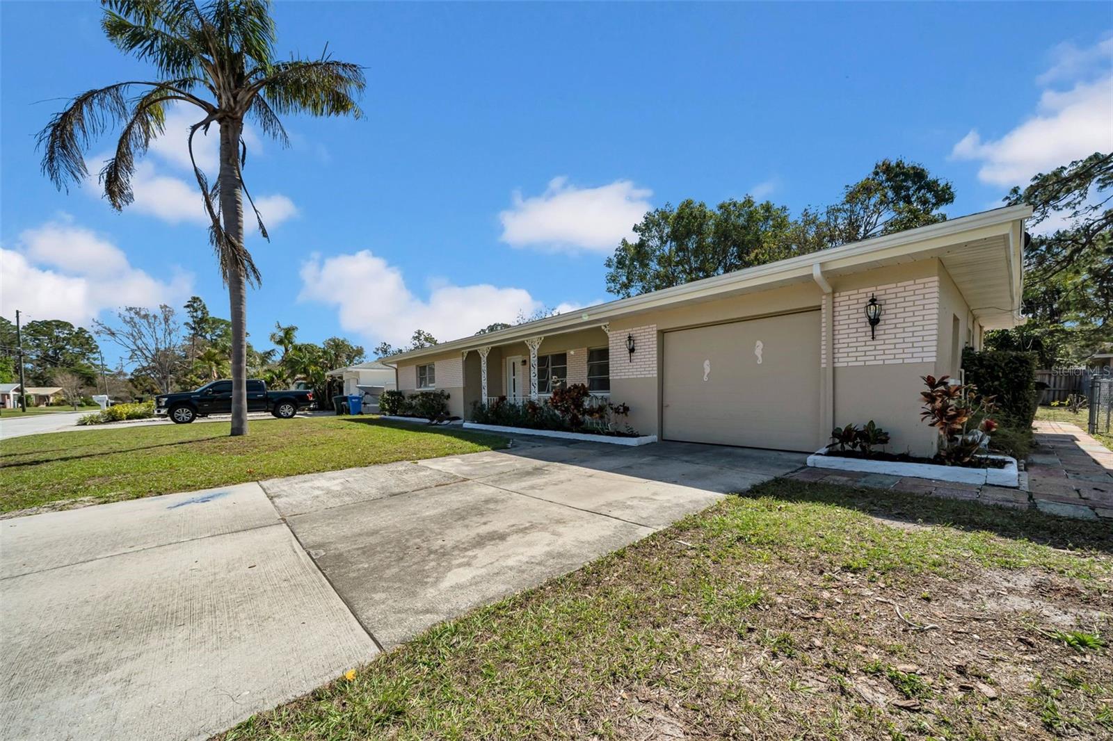 927 LAKE DRIVE