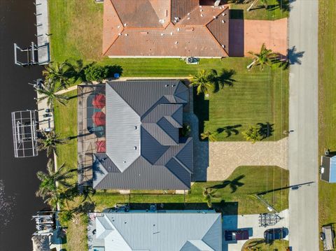 A home in PORT CHARLOTTE