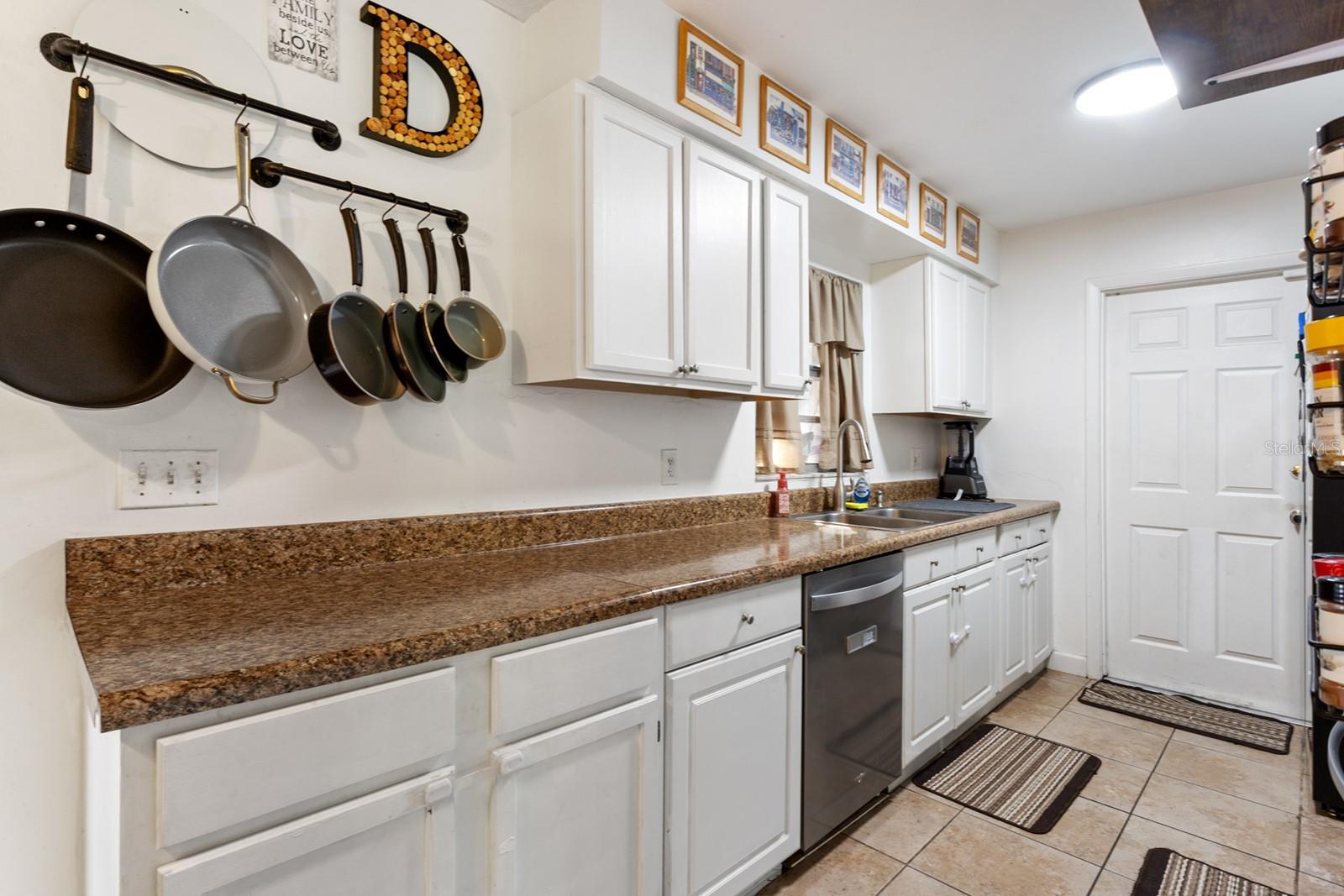 JESSICA MANOR - Residential