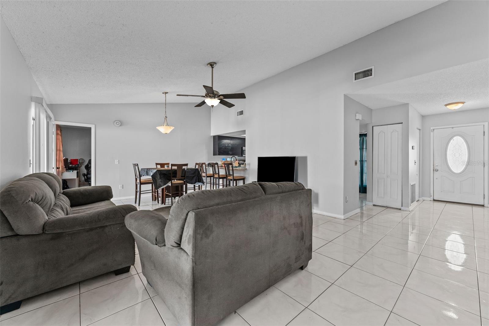 LOGAN GATE VILLAGE PH IV UN 1 - Residential