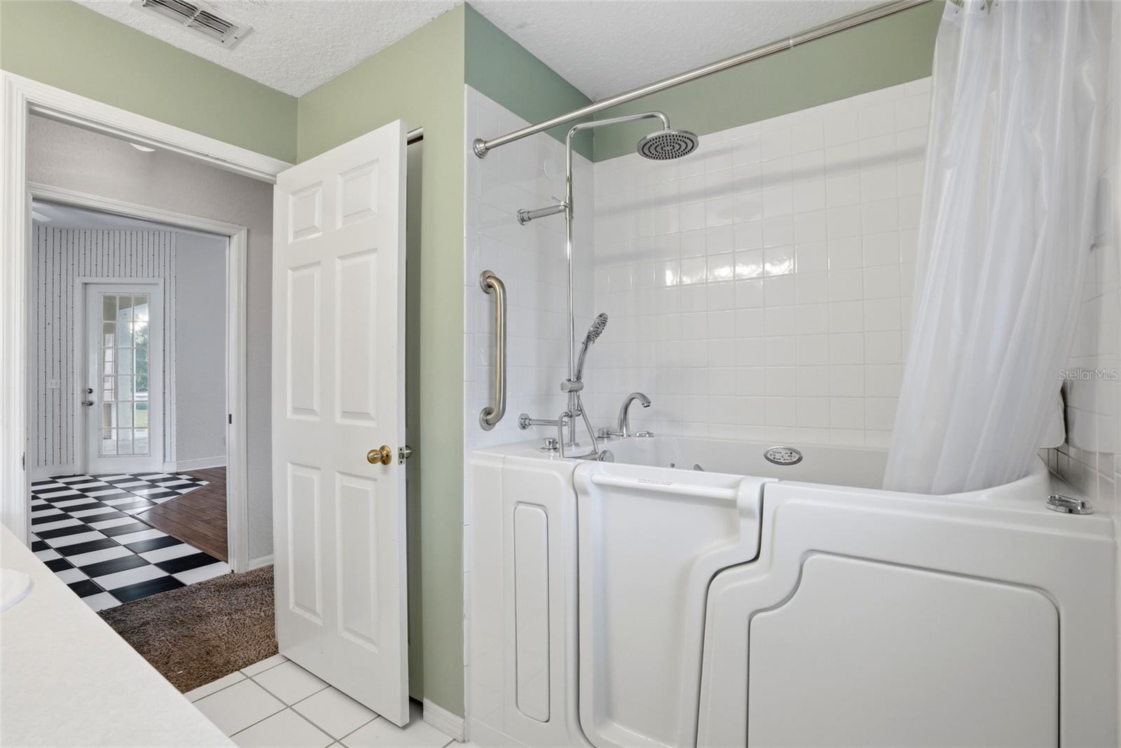 WALDEN LAKE 33 03 - Residential