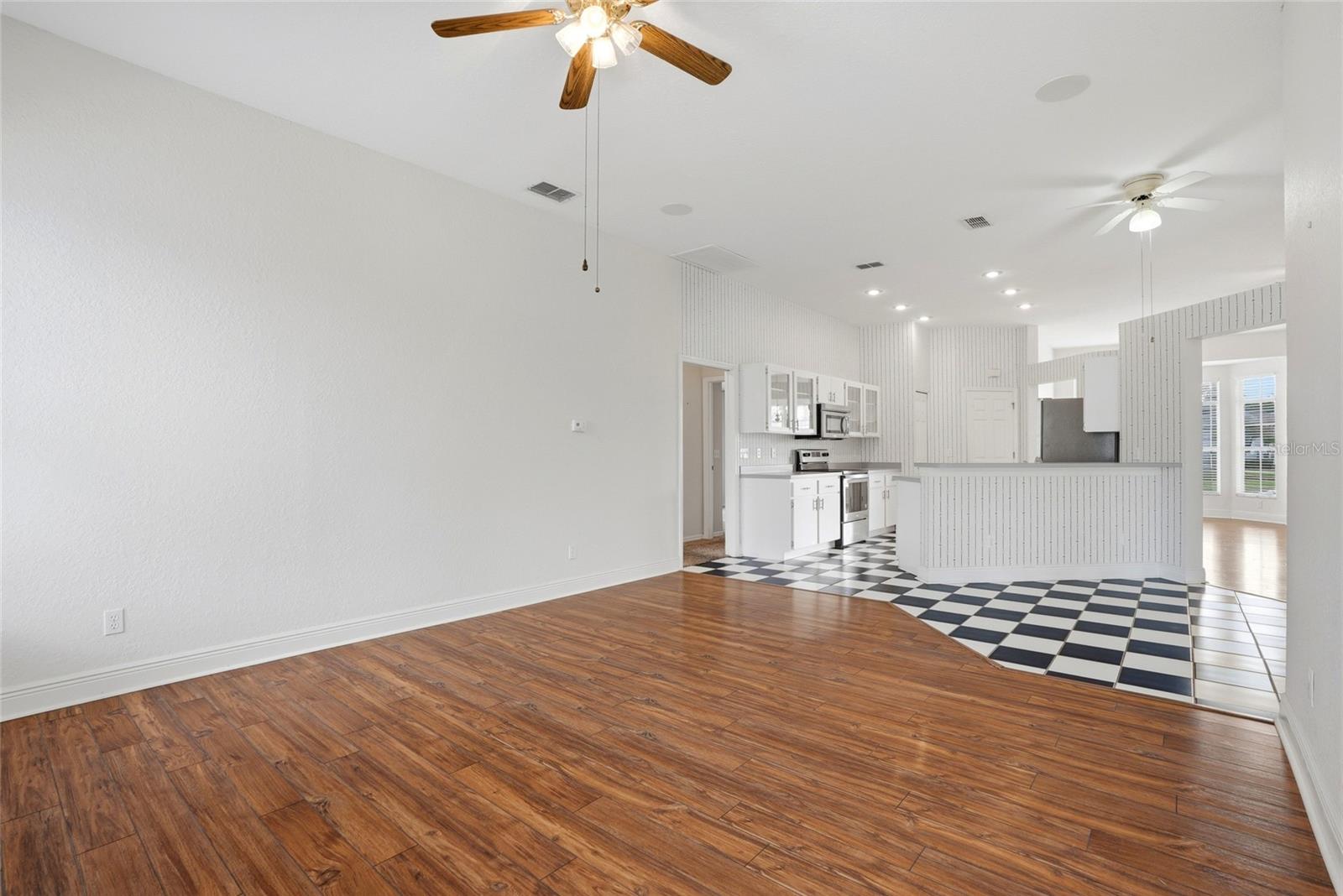 WALDEN LAKE 33 03 - Residential