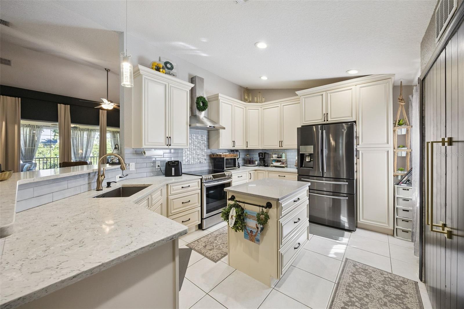 CARRIAGE HOMES AT DUNWOODY COMMONS A CONDO - Residential