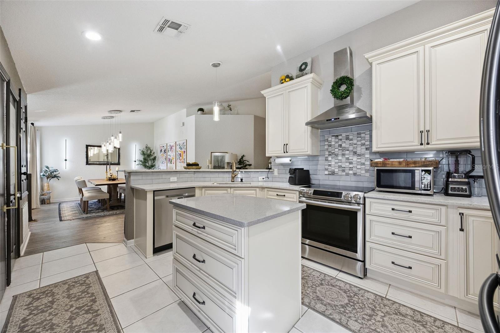 CARRIAGE HOMES AT DUNWOODY COMMONS A CONDO - Residential