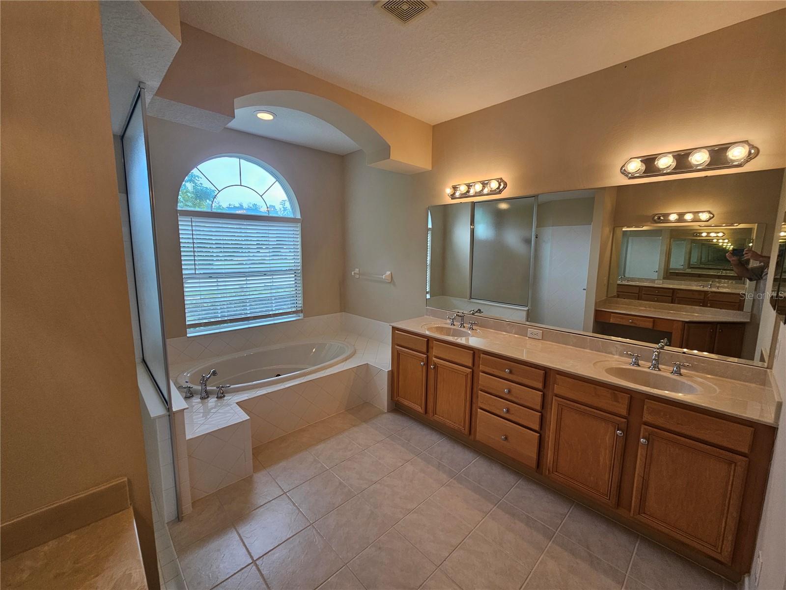 IVY LAKE ESTATES - Residential Lease