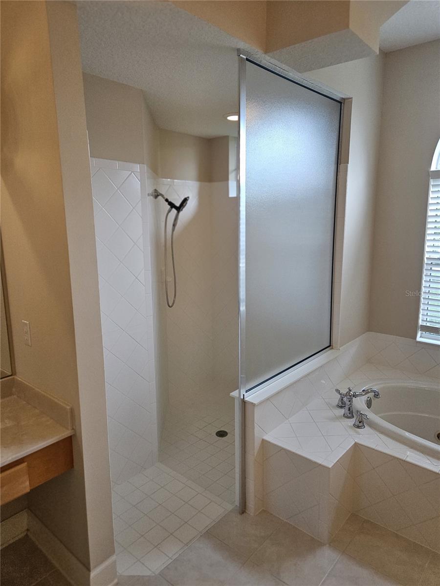 IVY LAKE ESTATES - Residential Lease