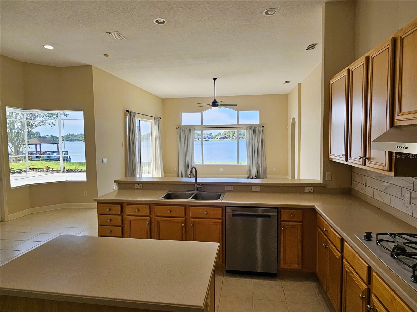 IVY LAKE ESTATES - Residential Lease