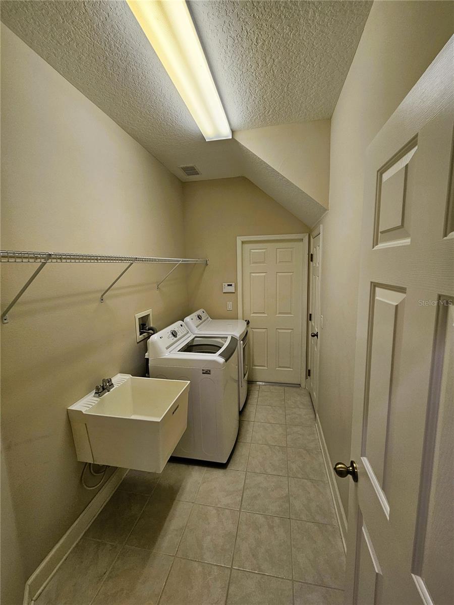 IVY LAKE ESTATES - Residential Lease