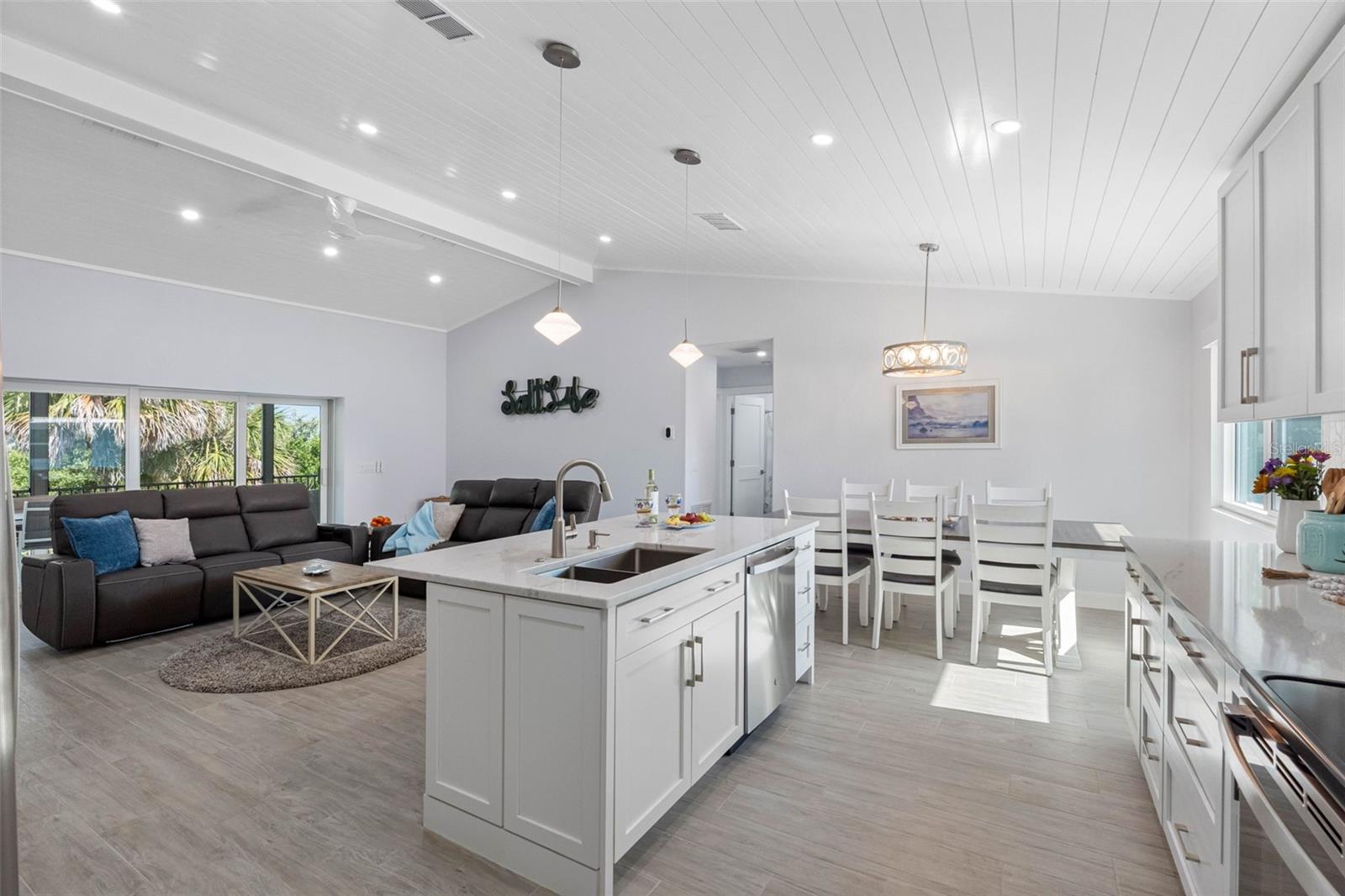 PALM ISLAND ESTATES - Residential