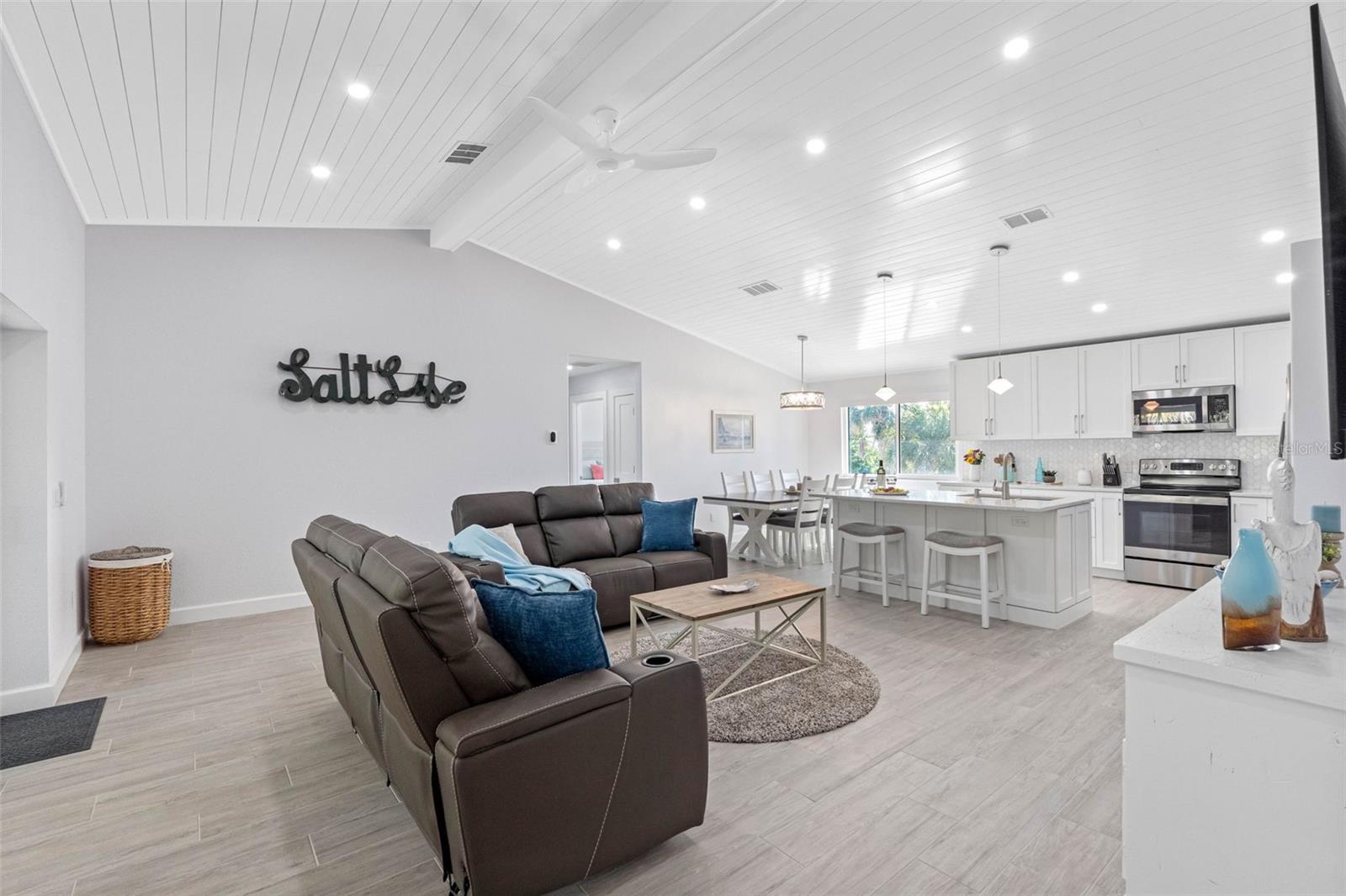 PALM ISLAND ESTATES - Residential