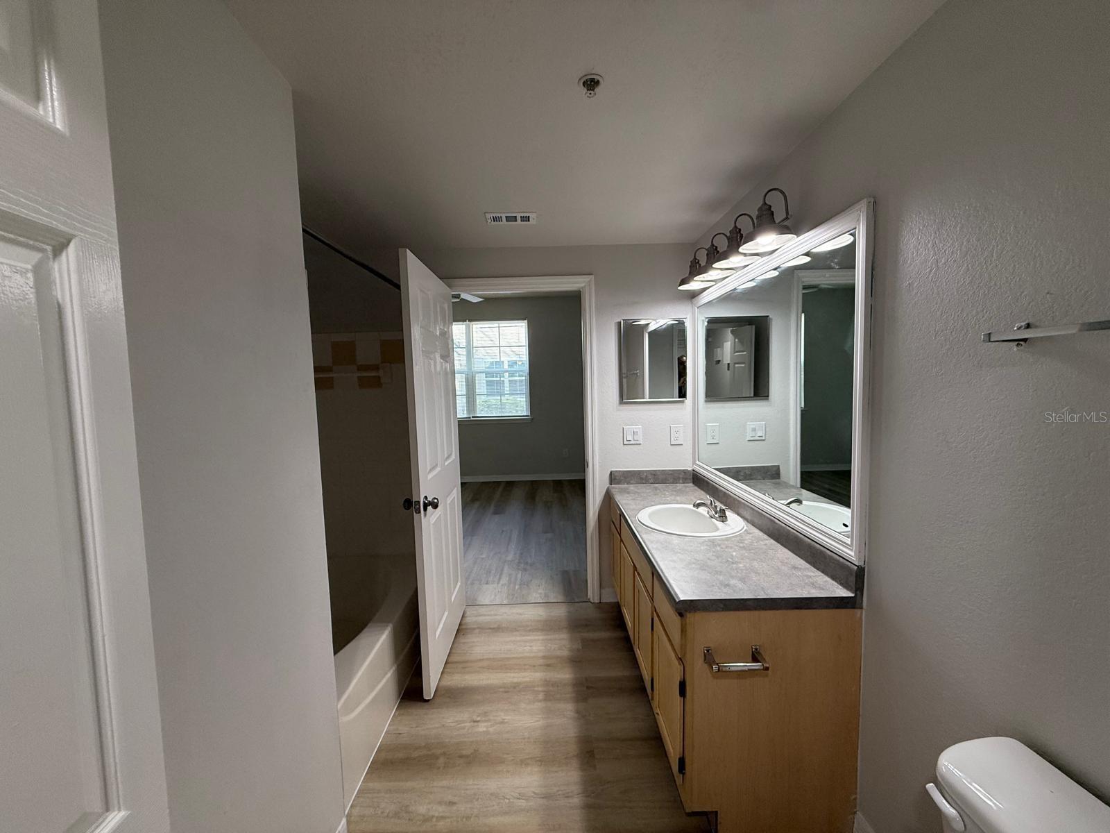 HAMPTONS/METROWEST - Residential Lease