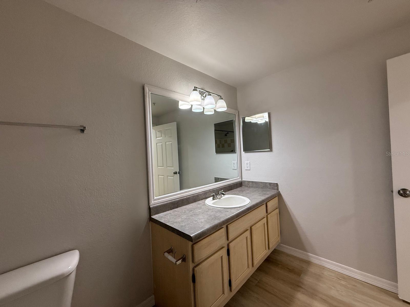 HAMPTONS/METROWEST - Residential Lease