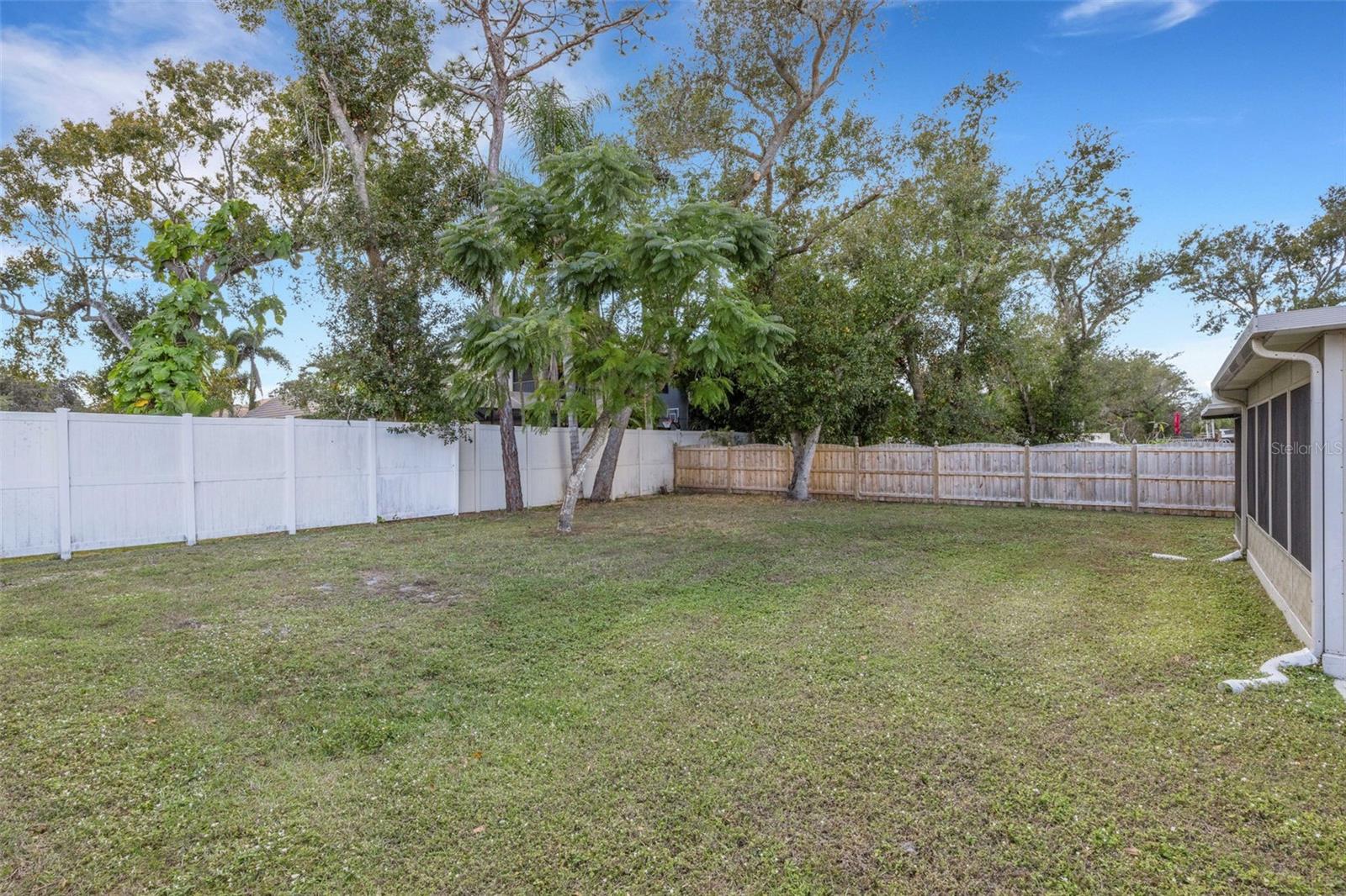 LAKE SARASOTA - Residential