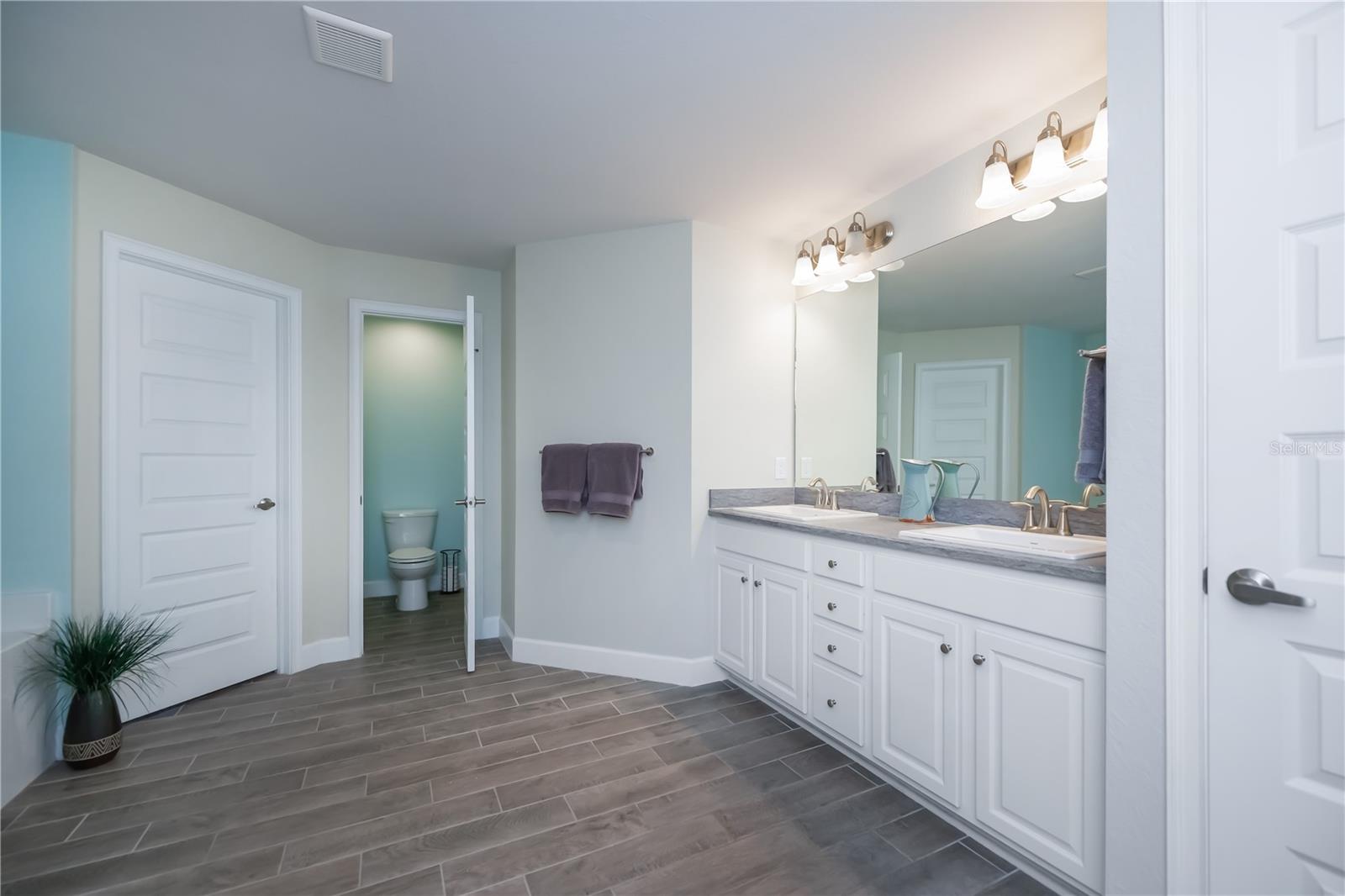 SOUTH VENICE - Residential