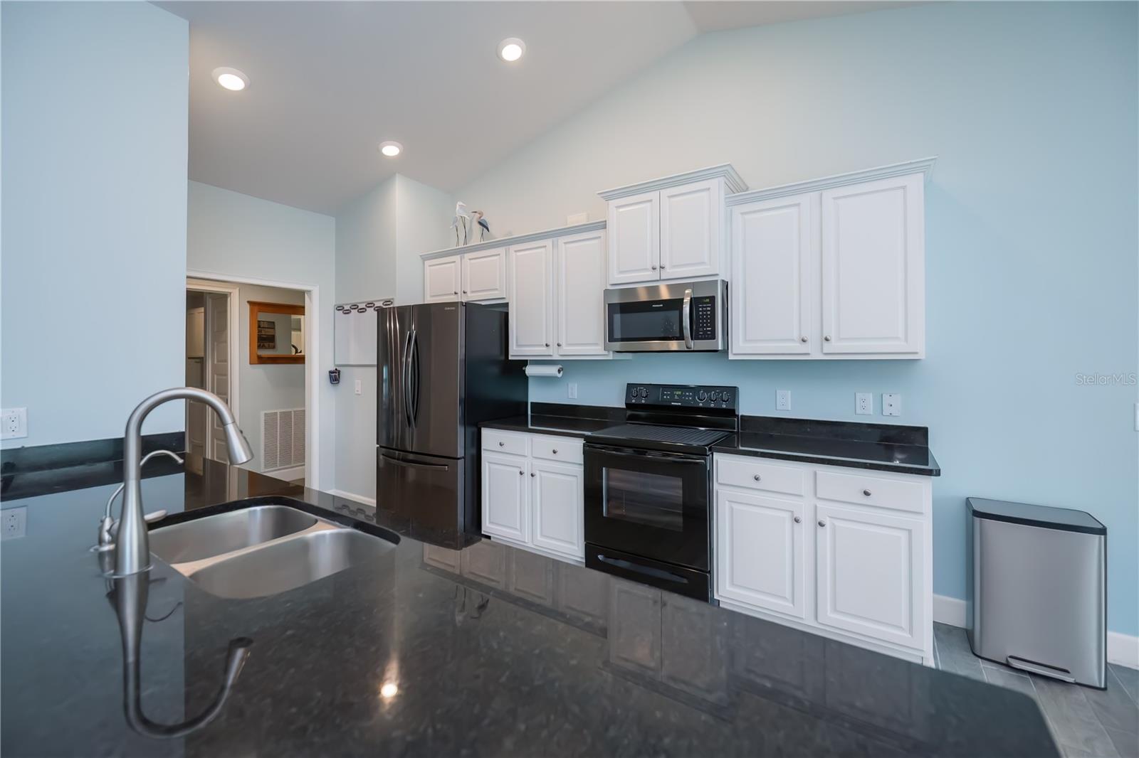 SOUTH VENICE - Residential