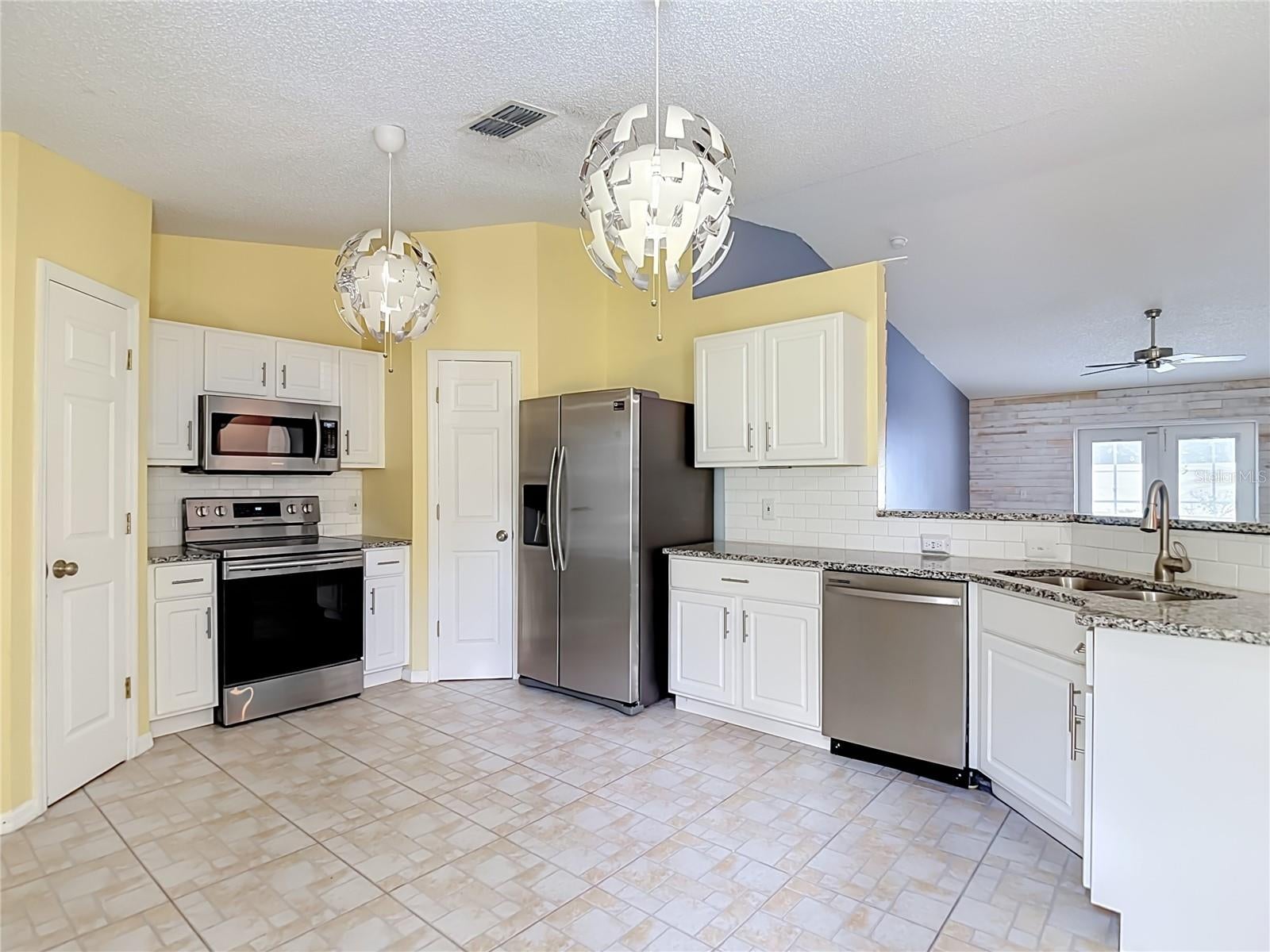 12730 KINGS LAKE DRIVE, GIBSONTON, FL, 33534 4 12730 KINGS LAKE DRIVE