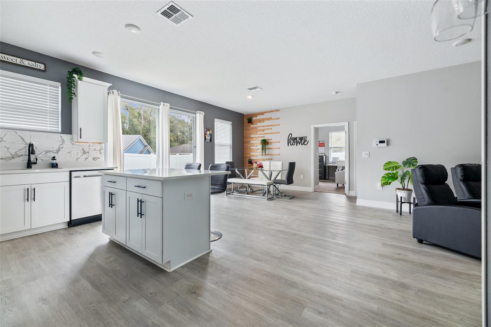 113 PLUMOSUS PARK DR