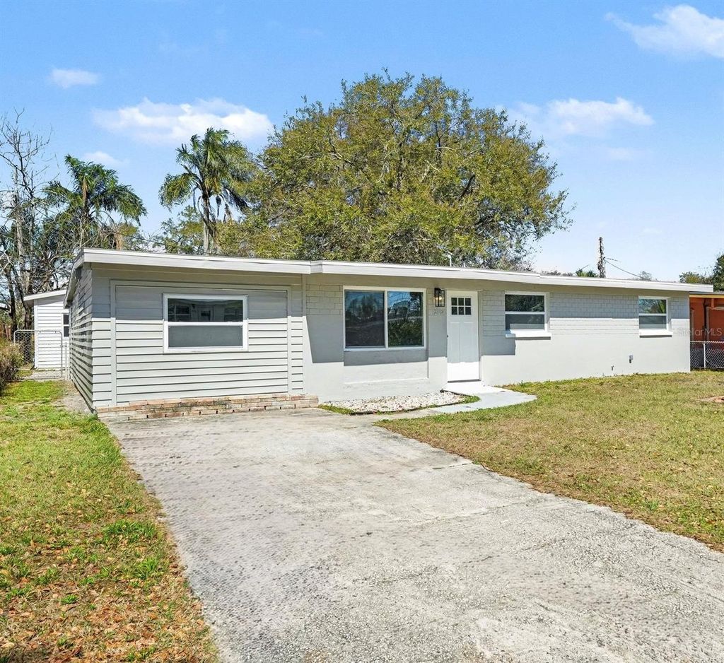 Photo of 2162 Barcelona Drive, Clearwater, FL 33764 (MLS # TB8457800)