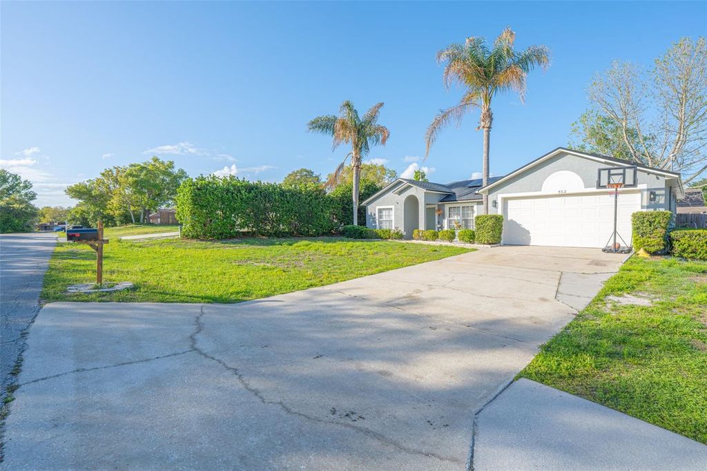 Photo of 562 Geraldine Drive, Deltona, FL 32725 (MLS # O6398260)