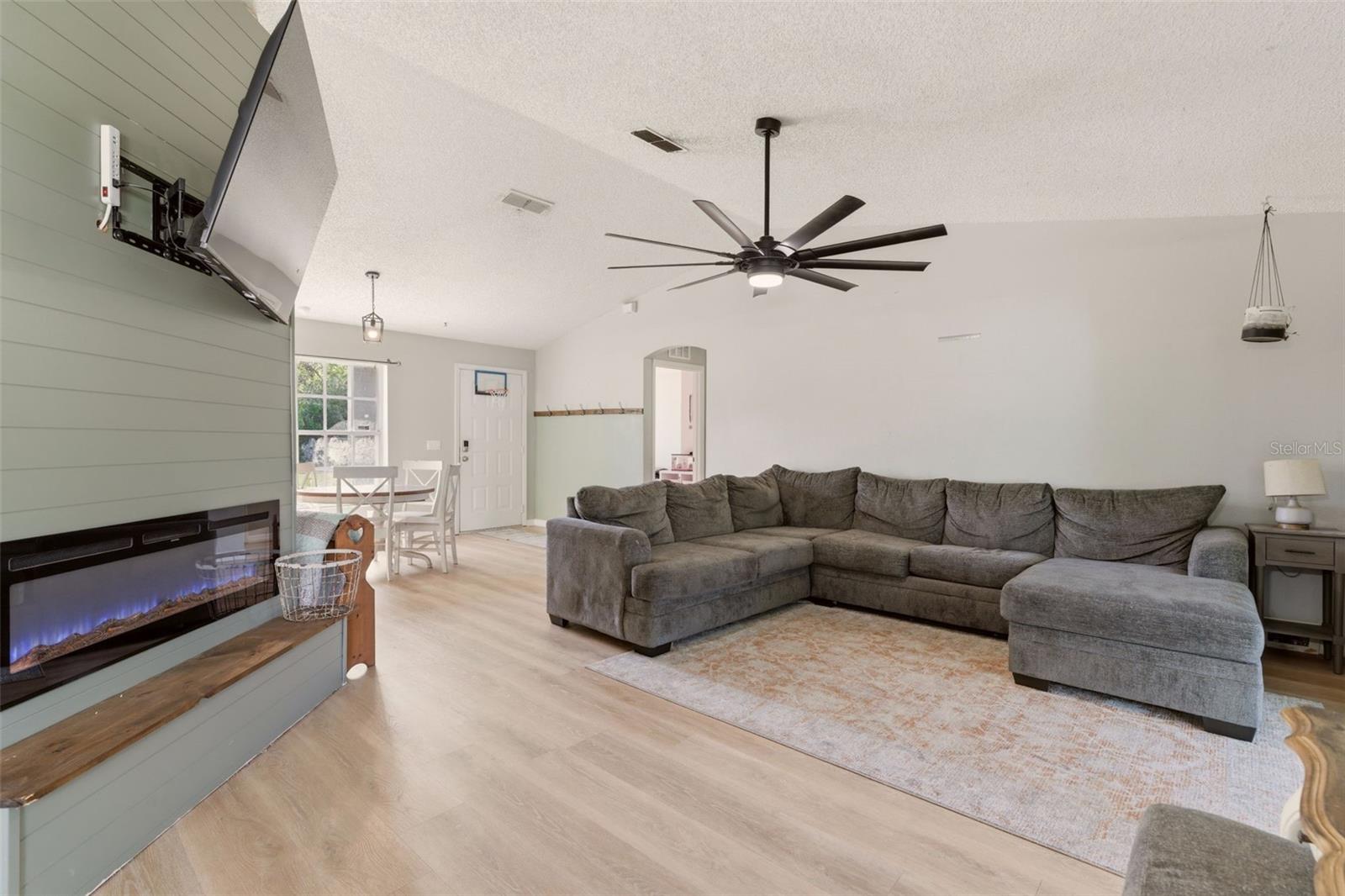 DELTONA LAKES UNIT 04 - Residential