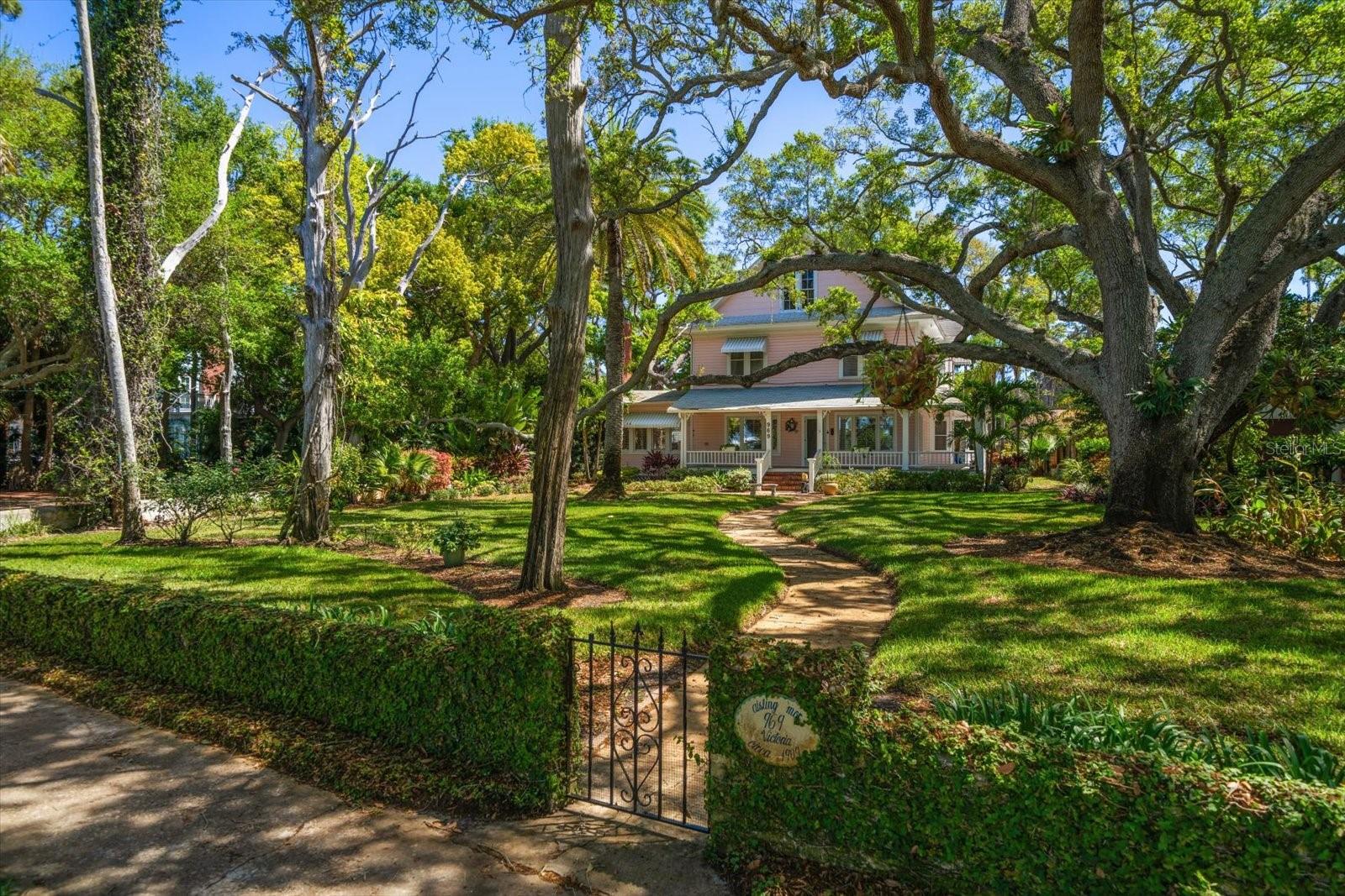 DUNEDIN TOWN OF - Residential