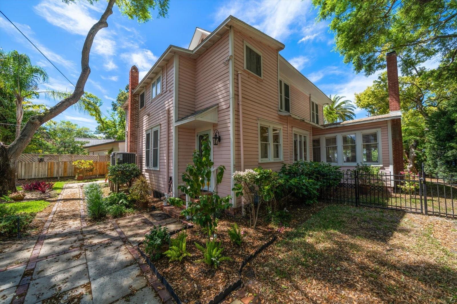 DUNEDIN TOWN OF - Residential