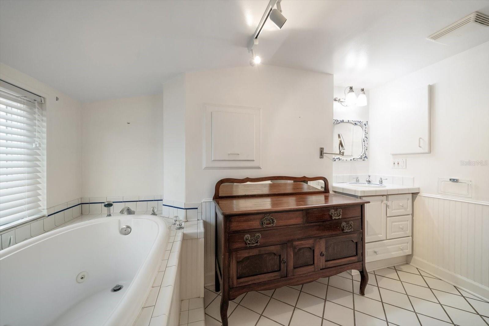 DUNEDIN TOWN OF - Residential