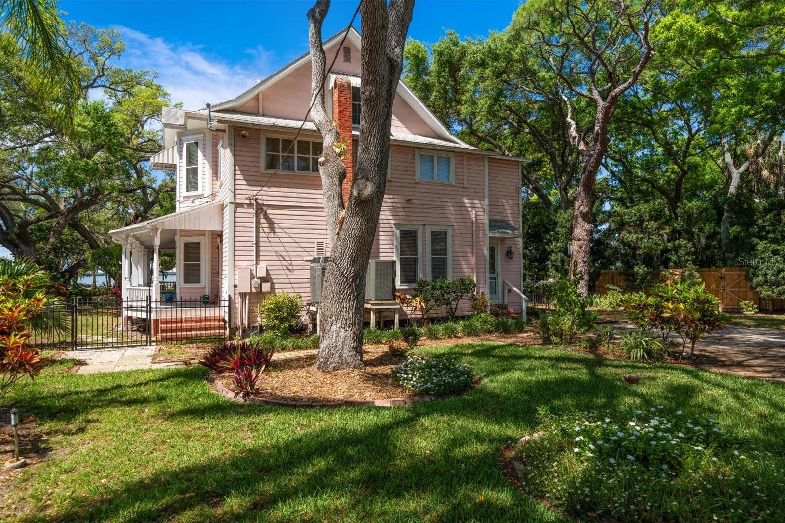 DUNEDIN TOWN OF - Residential