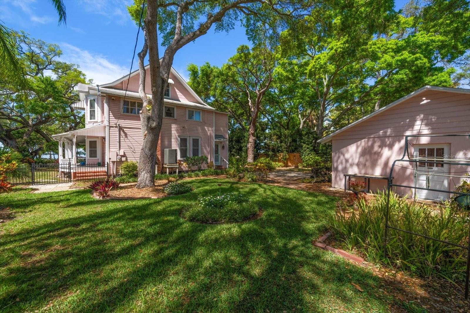 DUNEDIN TOWN OF - Residential