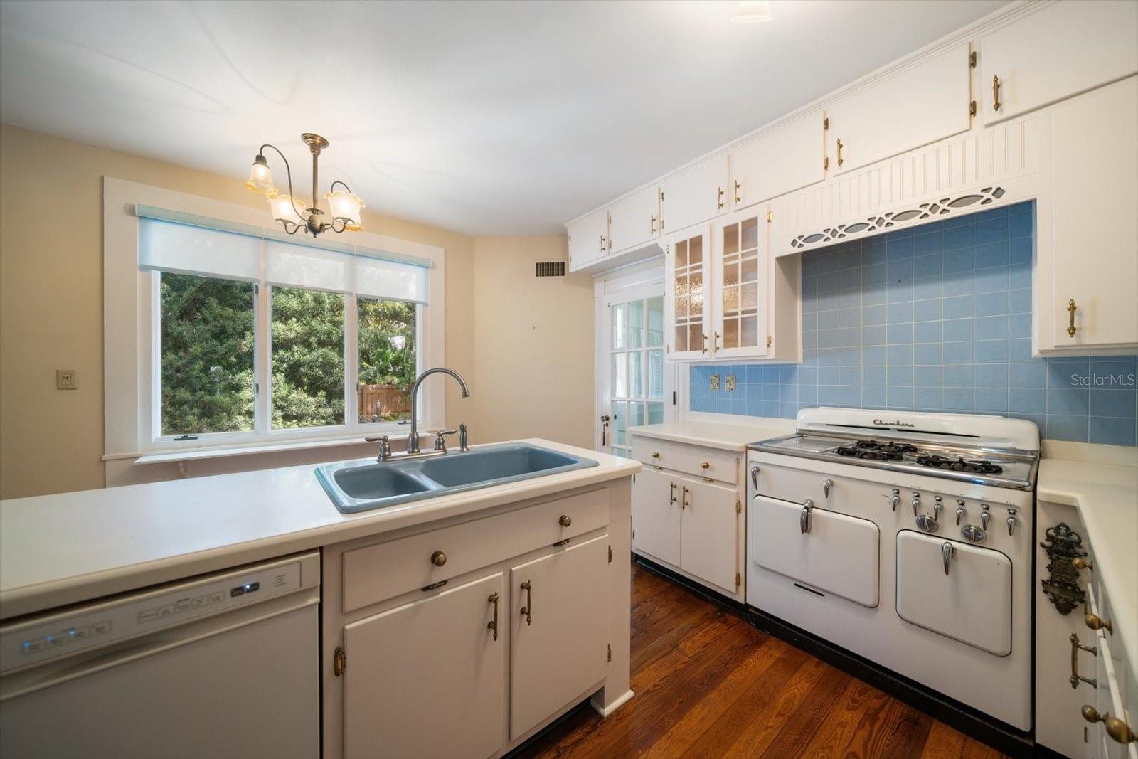 DUNEDIN TOWN OF - Residential