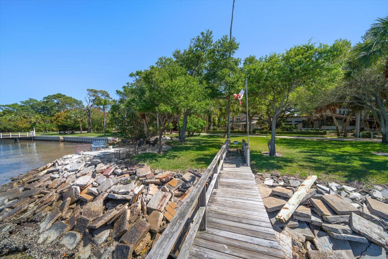 DUNEDIN TOWN OF - Residential