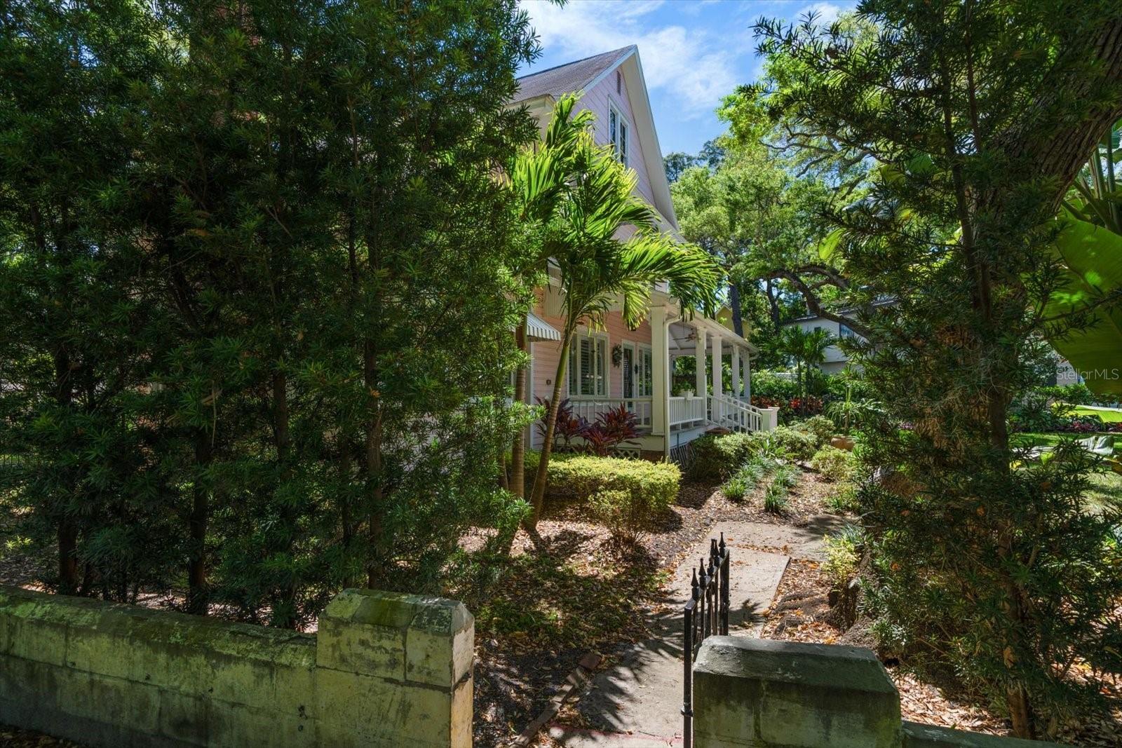 DUNEDIN TOWN OF - Residential