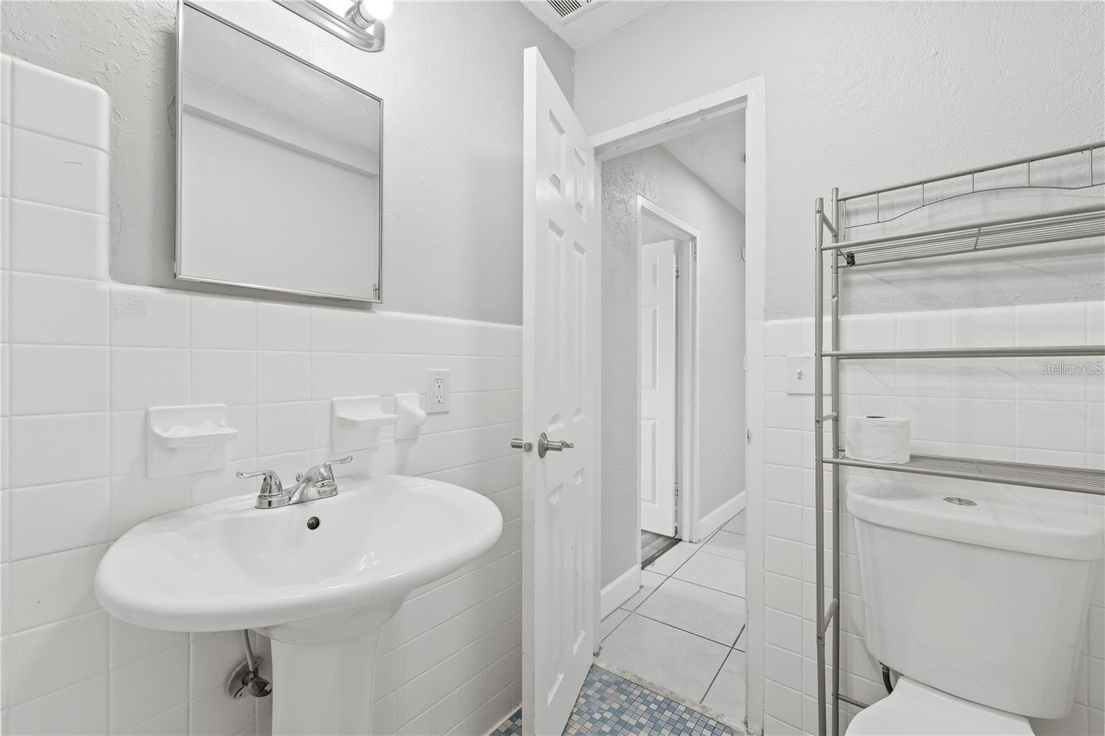 WAVE THE CONDO - Residential Lease