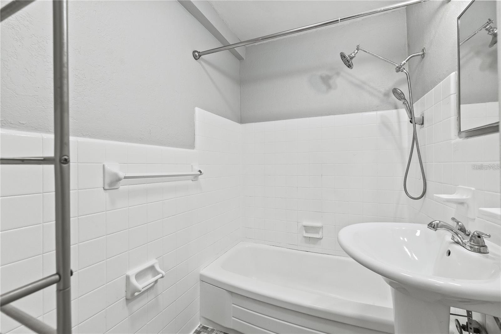 WAVE THE CONDO - Residential Lease