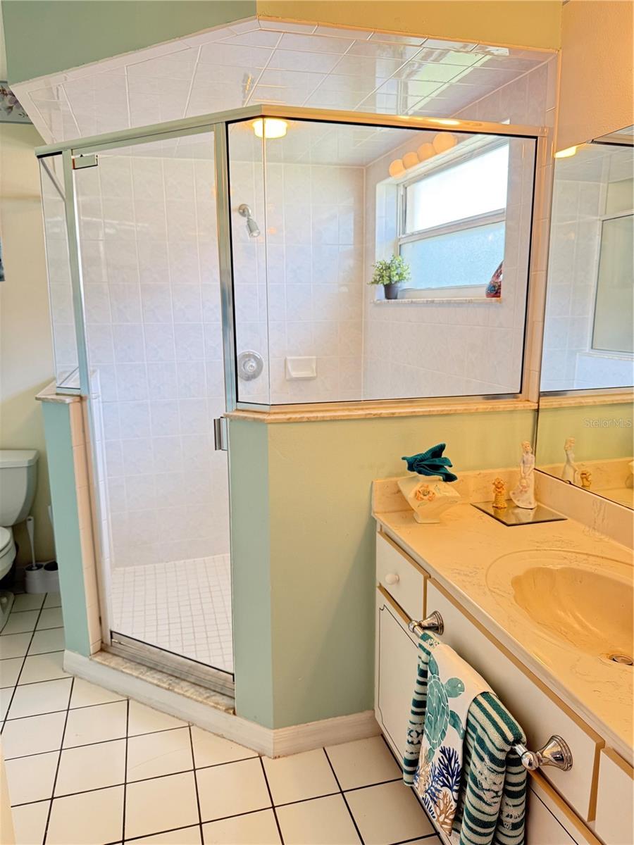 FOREST GROVE BUS CENTER - Residential Lease