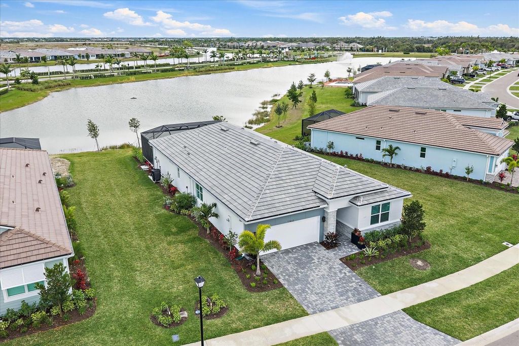 Photo of 11463 Myakka Blue Drive, Venice, FL 34293 (MLS # N6142342)