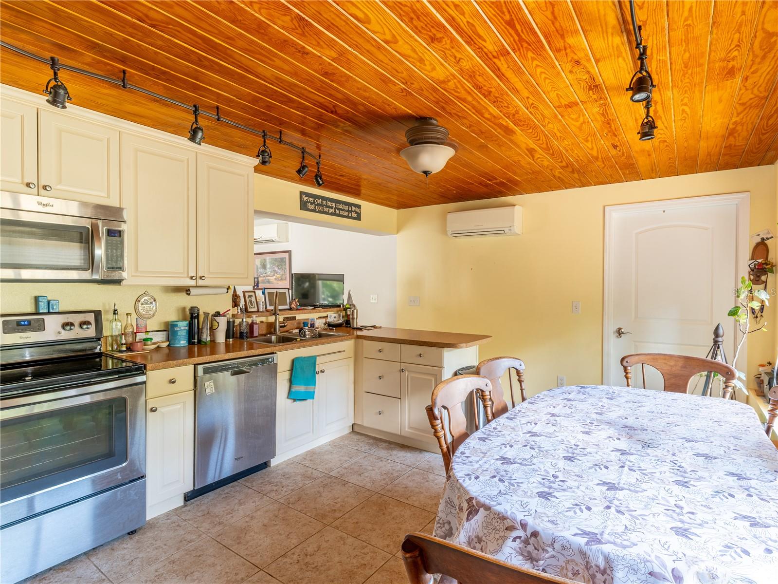 OAK HILL ESTATES - Residential