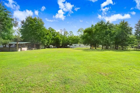 A home in LAKELAND