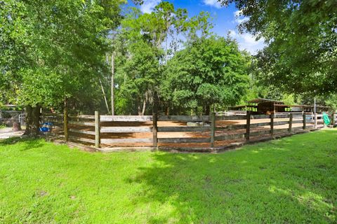 A home in LAKELAND