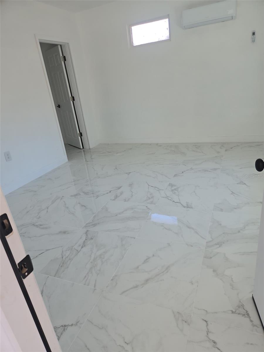 LINCOLN PARK SOUTH - Commercial Sale