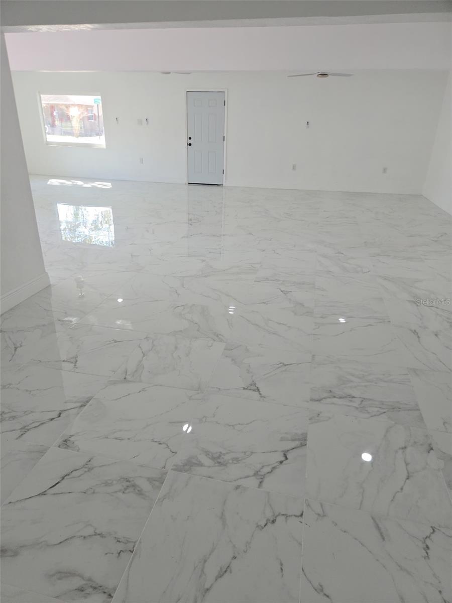 LINCOLN PARK SOUTH - Commercial Sale